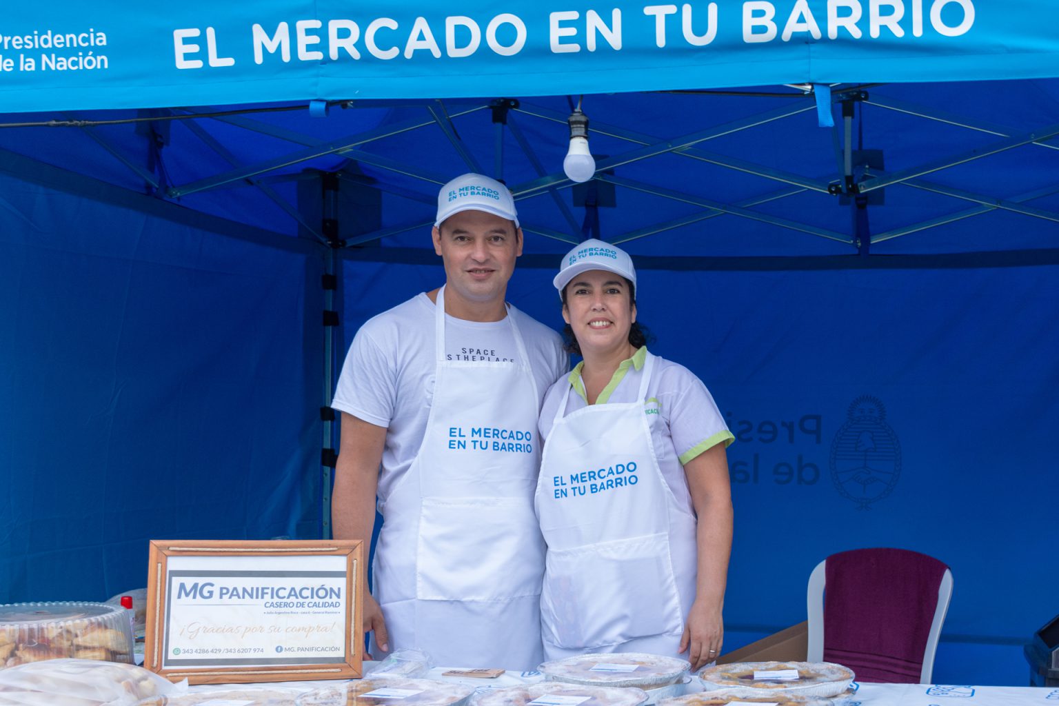 El mercado en tu barrio Feria de emprendedores locales.